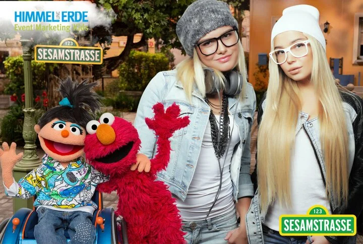 Fotobox-Erlebnis-mit-Elmo-Kindermarketing-Profi-2 Fotobox-Wiesbaden-Sesamstrasse-Elmo-Interaktion-Kindermarketing-Himmel-und-Erde